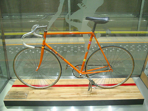 Eddy-Merckxs-1972-Hour-Record-bicycl.jpg