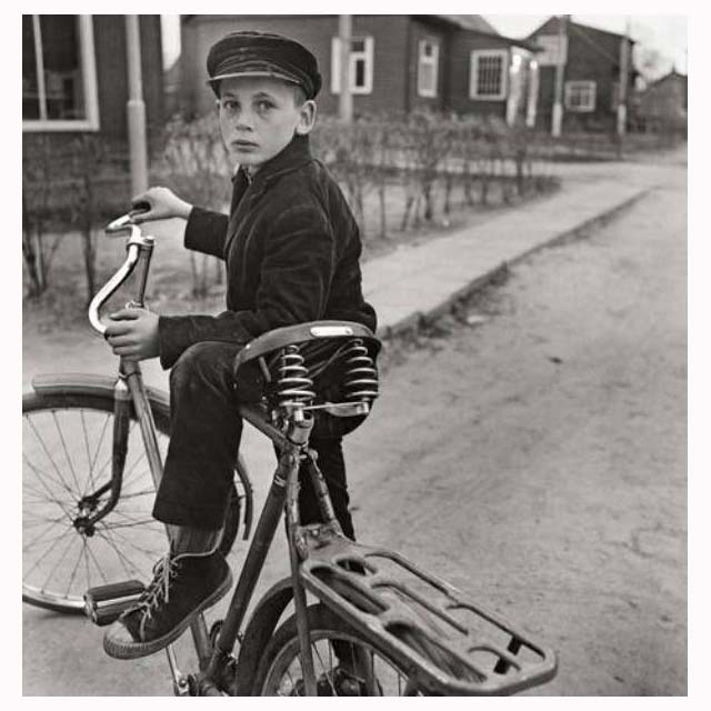 Avec le velo de son pere, Lithuania, Antanas Sutkus, 1969.jpg