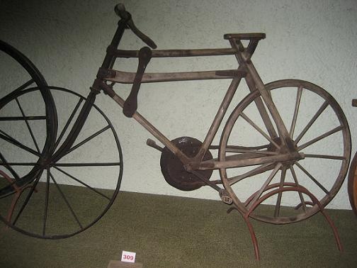 1.-Zagareje-sukonstruotas-namu-darbo-dviratis-XIX-a.-pab_imagelarge.jpg
